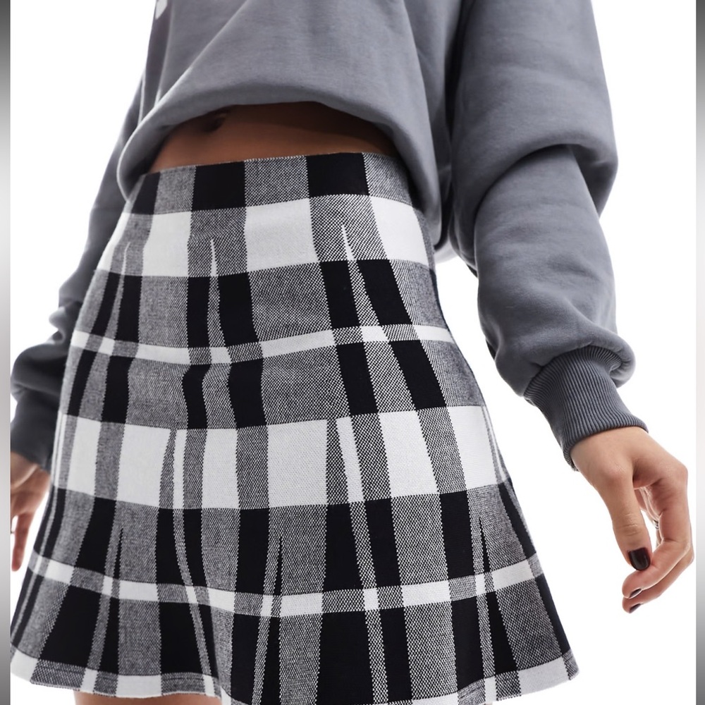 Black &White Plaid Knit Skater Skirt - Picture 10 of 10